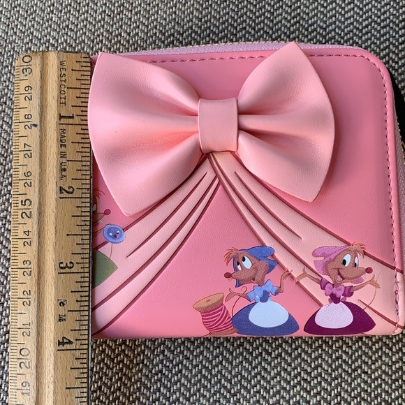 Loungefly x Disney Cinderella Bow Wallet - Picture 12 of 14